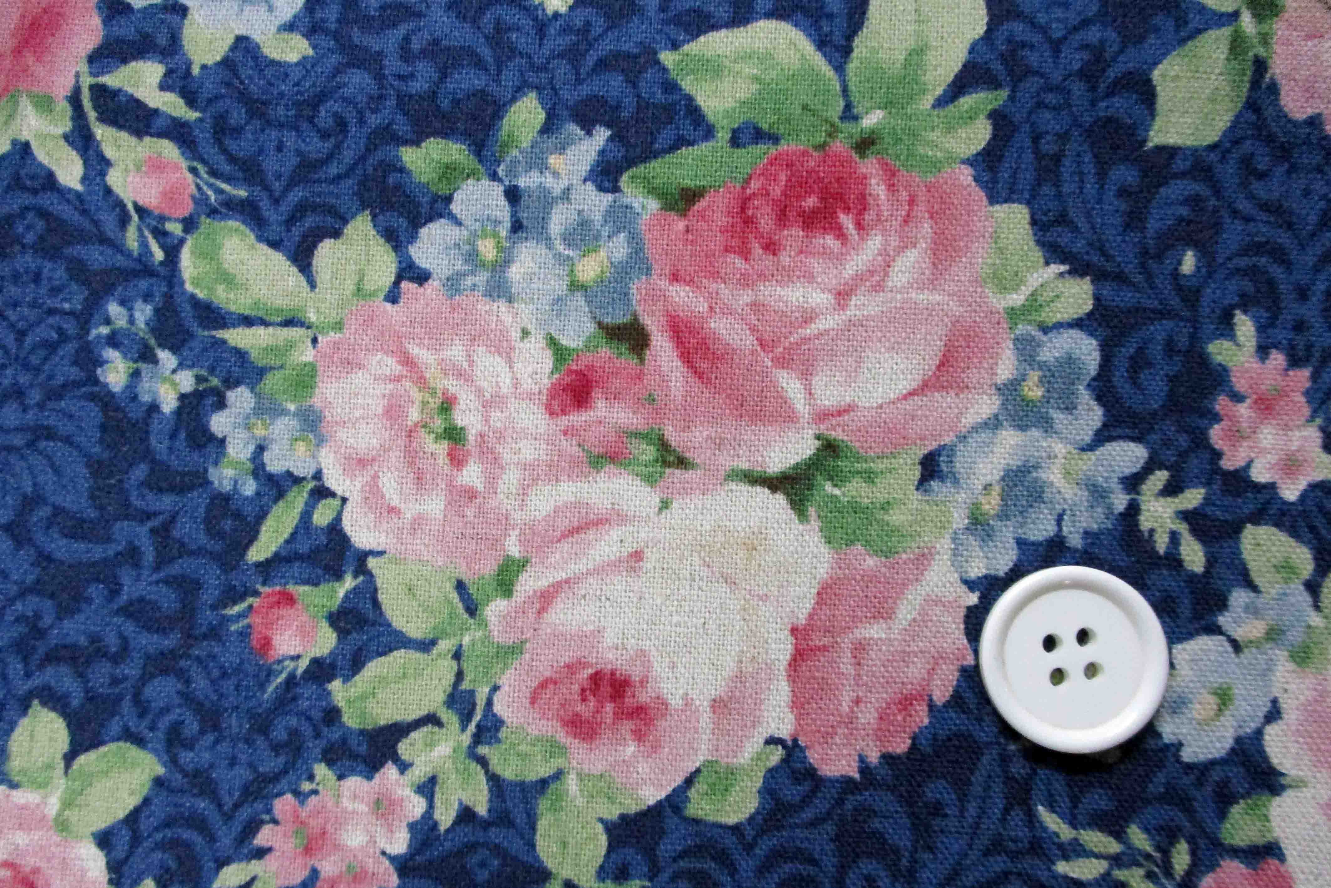 綿麻キャンバス 薔薇のフラワープリント 紺地
