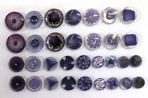 メーカー廃番品　ヴィンテージ　ジルコニア入　アンティークボタン　パープル系gt02　（１６組）　btgt02