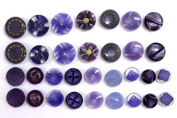 メーカー廃番品　ヴィンテージ　ジルコニア入　アンティークボタン　パープル系gt03　（１６組）　btgt03
