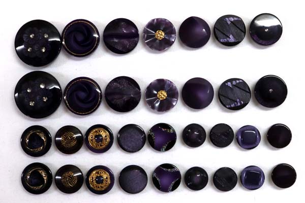 メーカー廃番品　ヴィンテージ　ジルコニア入　アンティークボタン　パープル系gt04　（１６組）　btgt04
