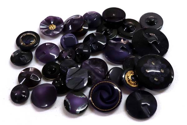 メーカー廃番品　ヴィンテージ　ジルコニア入　アンティークボタン　パープル系gt04　（１６組）　btgt04