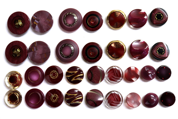 メーカー廃番品　ヴィンテージ　ジルコニア入　アンティークボタン　ダークレッド系gt114　（１６組）　btgt114