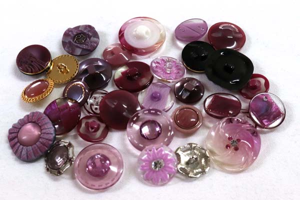 メーカー廃番品　ヴィンテージ　ジルコニア入　アンティークボタン　うす赤紫系gt12　（１６組）　btgt12