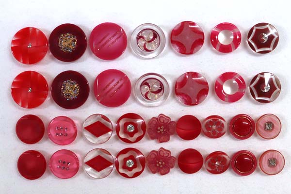 メーカー廃番品　ヴィンテージ　ジルコニア入　アンティークボタン　レッド系gt13　（１６組）　btgt13