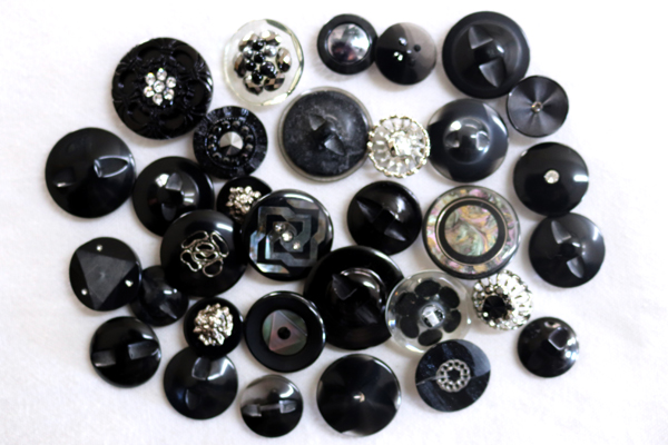 メーカー廃番品 ヴィンテージ ジルコニア入 アンティークボタン ホワイト・ゴールド系gt134 (16組) btgt134