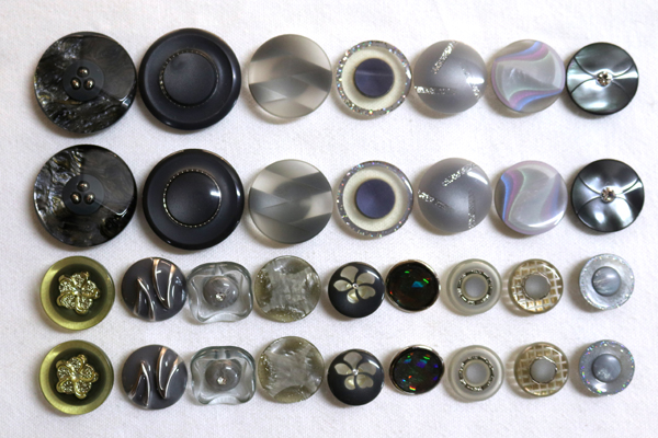 メーカー廃番品　ヴィンテージ　ジルコニア入　アンティークボタン　グレー系系gt145　（１６組）　btgt145