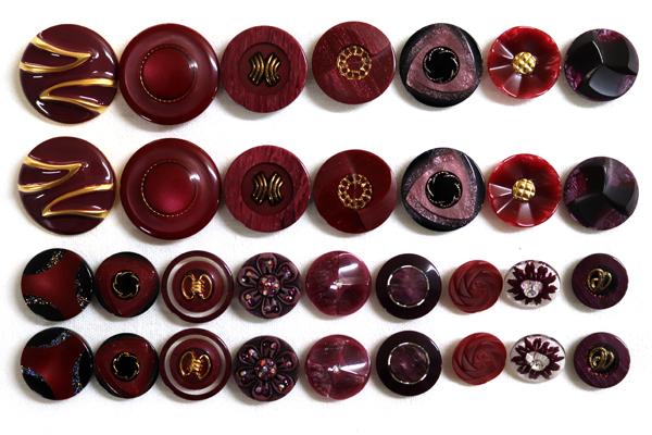 メーカー廃番品　ヴィンテージ　ジルコニア入　アンティークボタン　ダークレッド系系gt151　（１６組）　btgt151