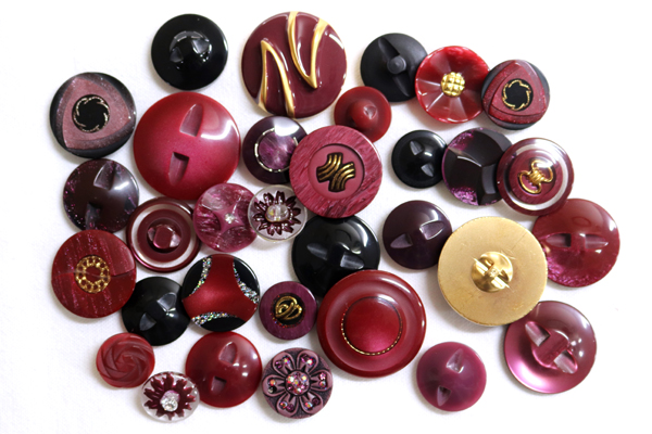 メーカー廃番品　ヴィンテージ　ジルコニア入　アンティークボタン　ホワイト・ゴールド系gt151　（１６組）　btgt151