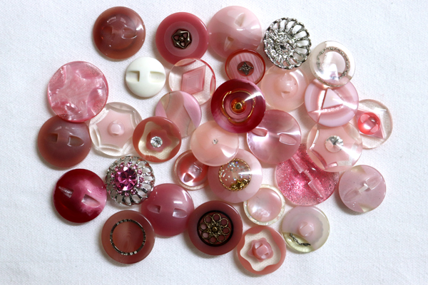 メーカー廃番品　ヴィンテージ　ジルコニア入　アンティークボタン　ホワイト・ゴールド系gt153　（１６組）　btgt153