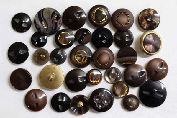 メーカー廃番品 ヴィンテージ ジルコニア入 アンティークボタン ホワイト・ゴールド系gt160 (16組) btgt160