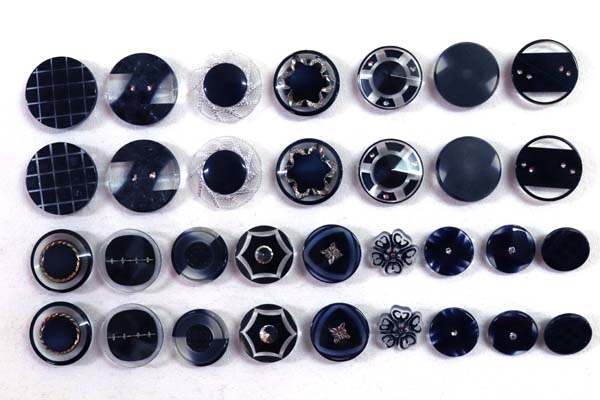 メーカー廃番品　ヴィンテージ　ジルコニア入　アンティークボタン　ネイビー系gt22　（１６組）　btgt22