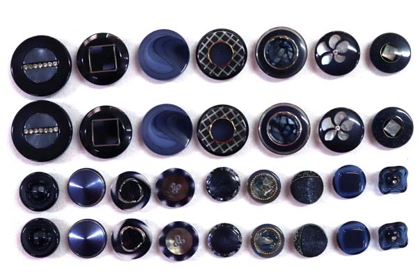 メーカー廃番品　ヴィンテージ　ジルコニア入　アンティークボタン　ネイビー系gt23　（１６組）　btgt23