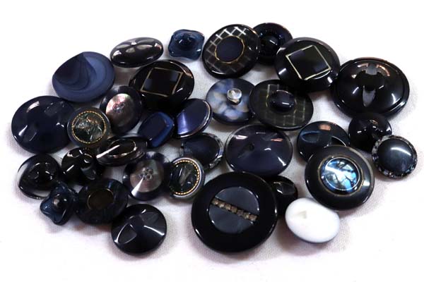 メーカー廃番品　ヴィンテージ　ジルコニア入　アンティークボタン　ネイビー系gt23　（１６組）　btgt23