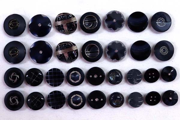 メーカー廃番品　ヴィンテージ　ジルコニア入　アンティークボタン　ダークネイビー系gt25　（１６組）　btgt25