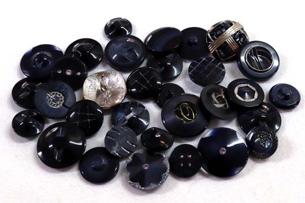 メーカー廃番品　ヴィンテージ　ジルコニア入　アンティークボタン　ダークネイビー系gt25　（１６組）　btgt25