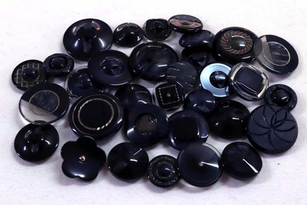メーカー廃番品　ヴィンテージ　ジルコニア入　アンティークボタン　ダークネイビー系gt26　（１６組）　btgt26
