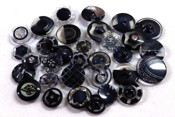 メーカー廃番品　ヴィンテージ　ジルコニア入　アンティークボタン　ダークネイビー系gt27　（１６組）　btgt27