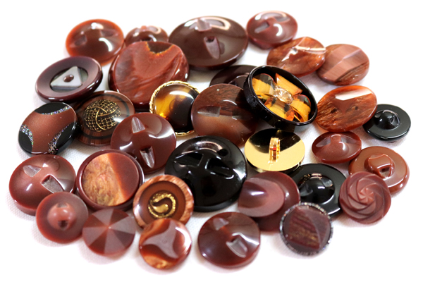 メーカー廃番品　ヴィンテージ　ジルコニア入　アンティークボタン　マロン系gt35　（１６組）　btgt35