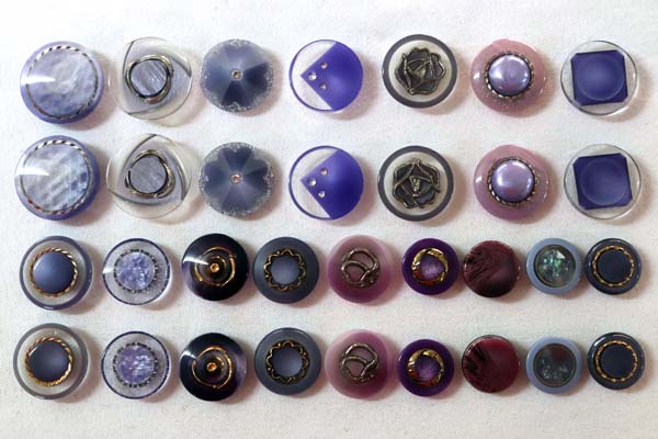 メーカー廃番品 ヴィンテージ ジルコニア入 アンティークボタン 薄パープル系gt77 (16組) btgt77