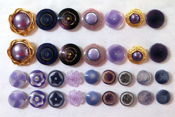 メーカー廃番品　ヴィンテージ　ジルコニア入　アンティークボタン　薄パープル系gt78　（１６組）　btgt78