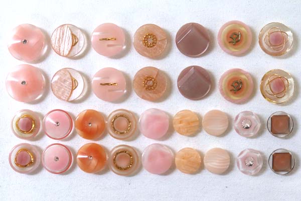 メーカー廃番品　ヴィンテージ　ジルコニア入　アンティークボタン　ピンク系gt88　（１６組）　btgt88