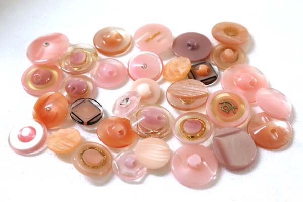 メーカー廃番品　ヴィンテージ　ジルコニア入　アンティークボタン　ピンク系gt88　（１６組）　btgt88