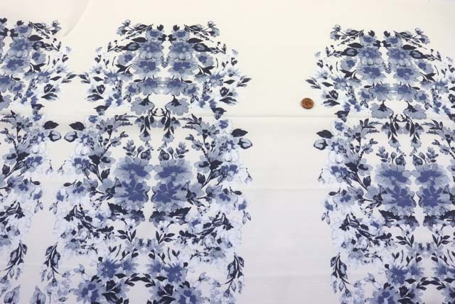 グログランパネルプリント服地 花柄 オフ白地×紺系 パネル全体と柄の配置（江戸ッ子）